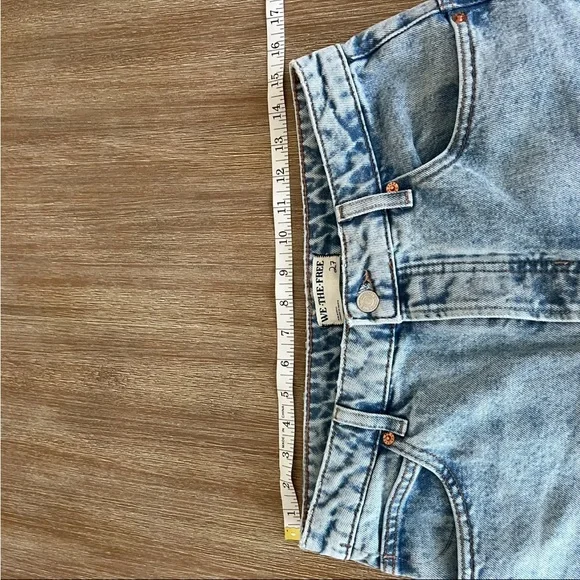 Free People - mini barrel boyfriend Jean, 27, EUC, light wash - Picture 11 of 11